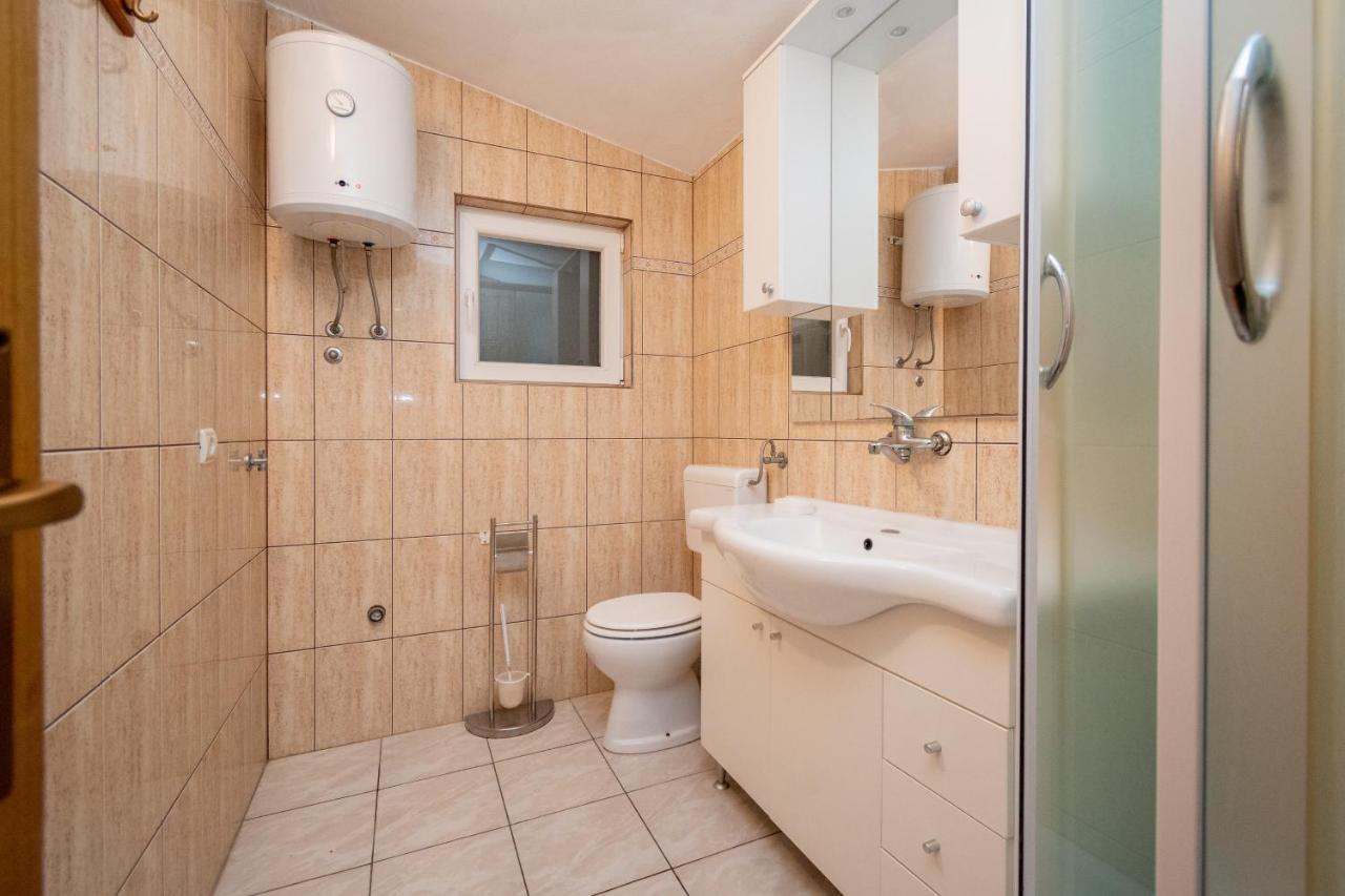 Isolated With A Parking Space - 20177 Apartment