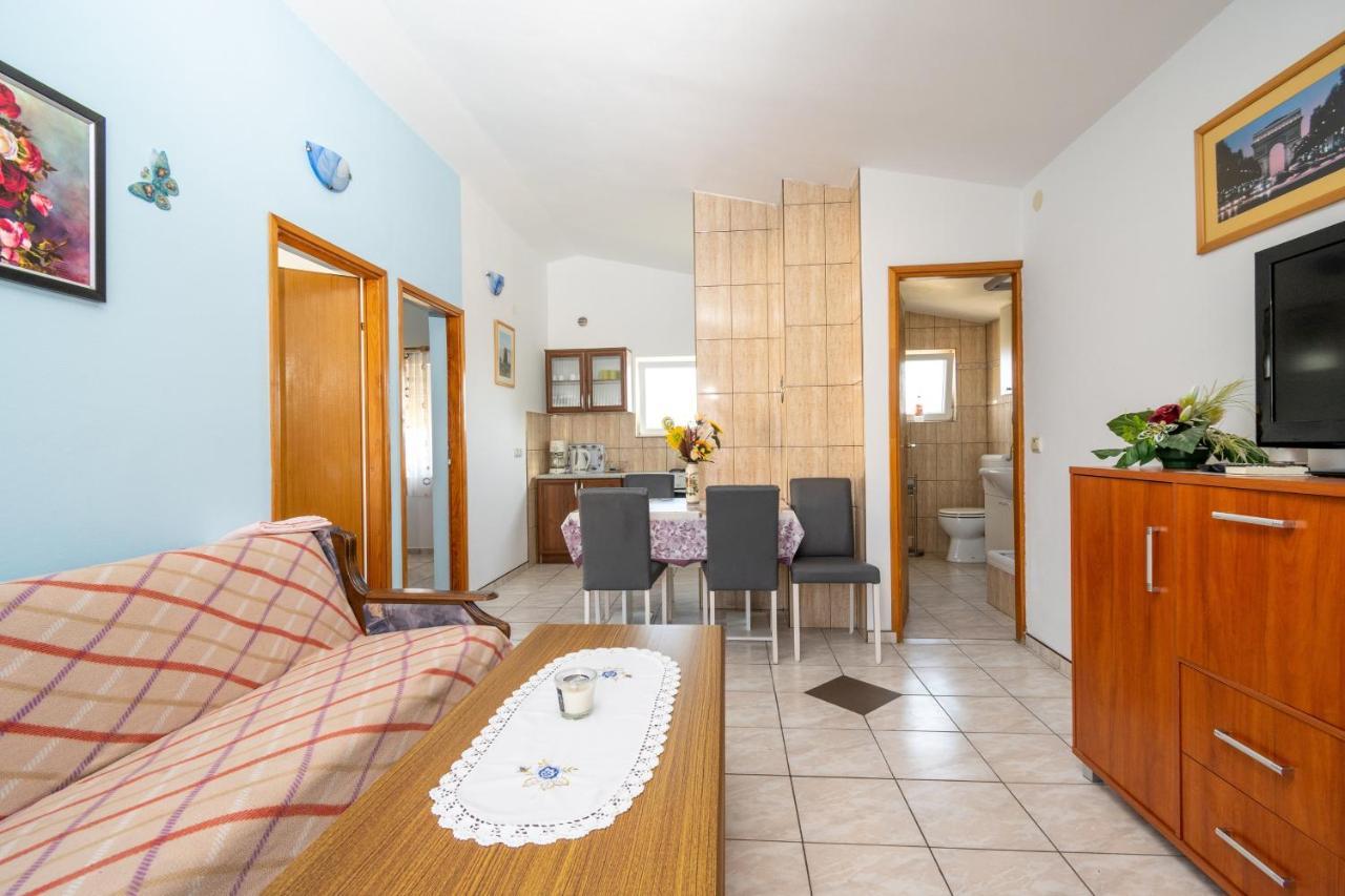 Apartmán Isolated With A Parking Space - 20177 *