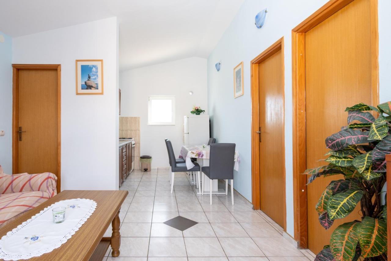 Isolated With A Parking Space - 20177 Apartment Vir