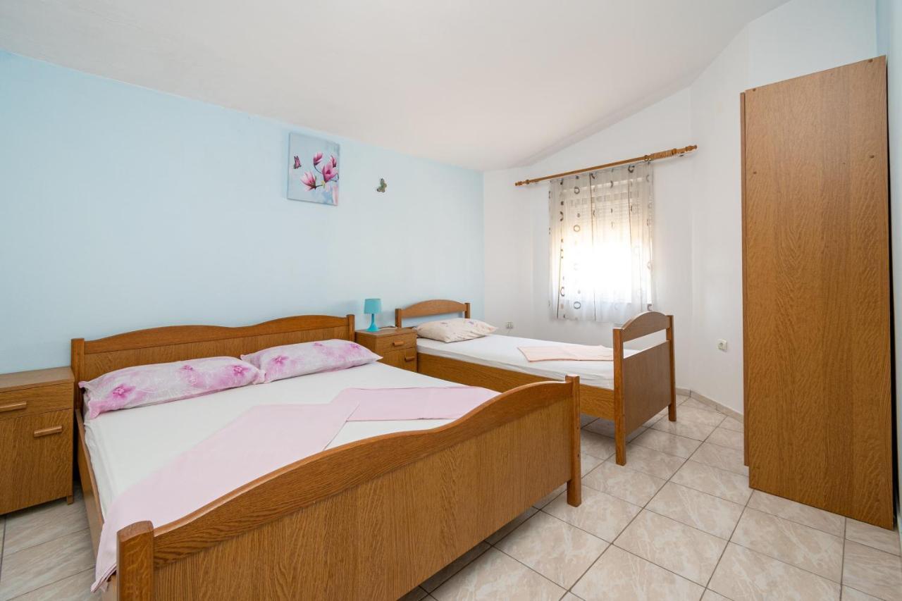 Isolated With A Parking Space - 20177 Apartment *