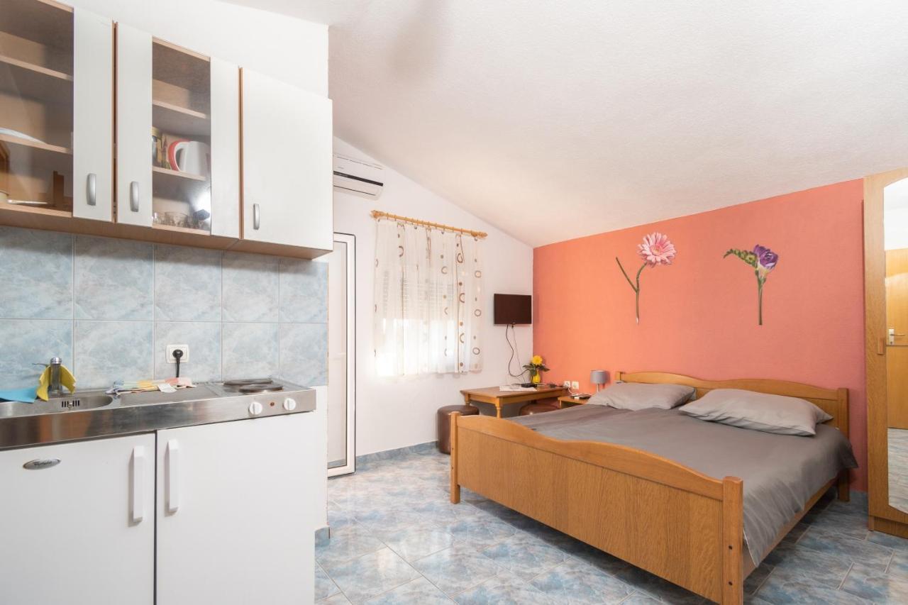 Isolated With A Parking Space - 20177 Apartment