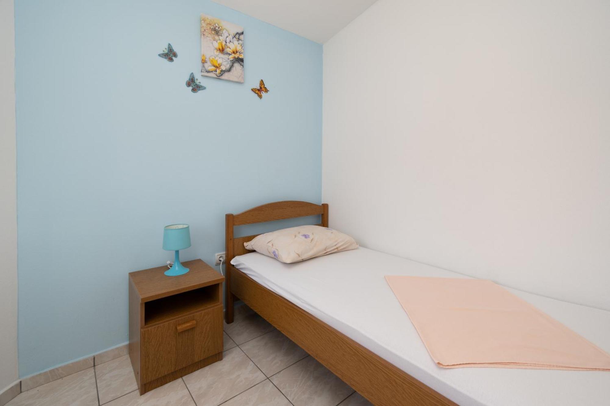 Isolated With A Parking Space - 20177 Apartment