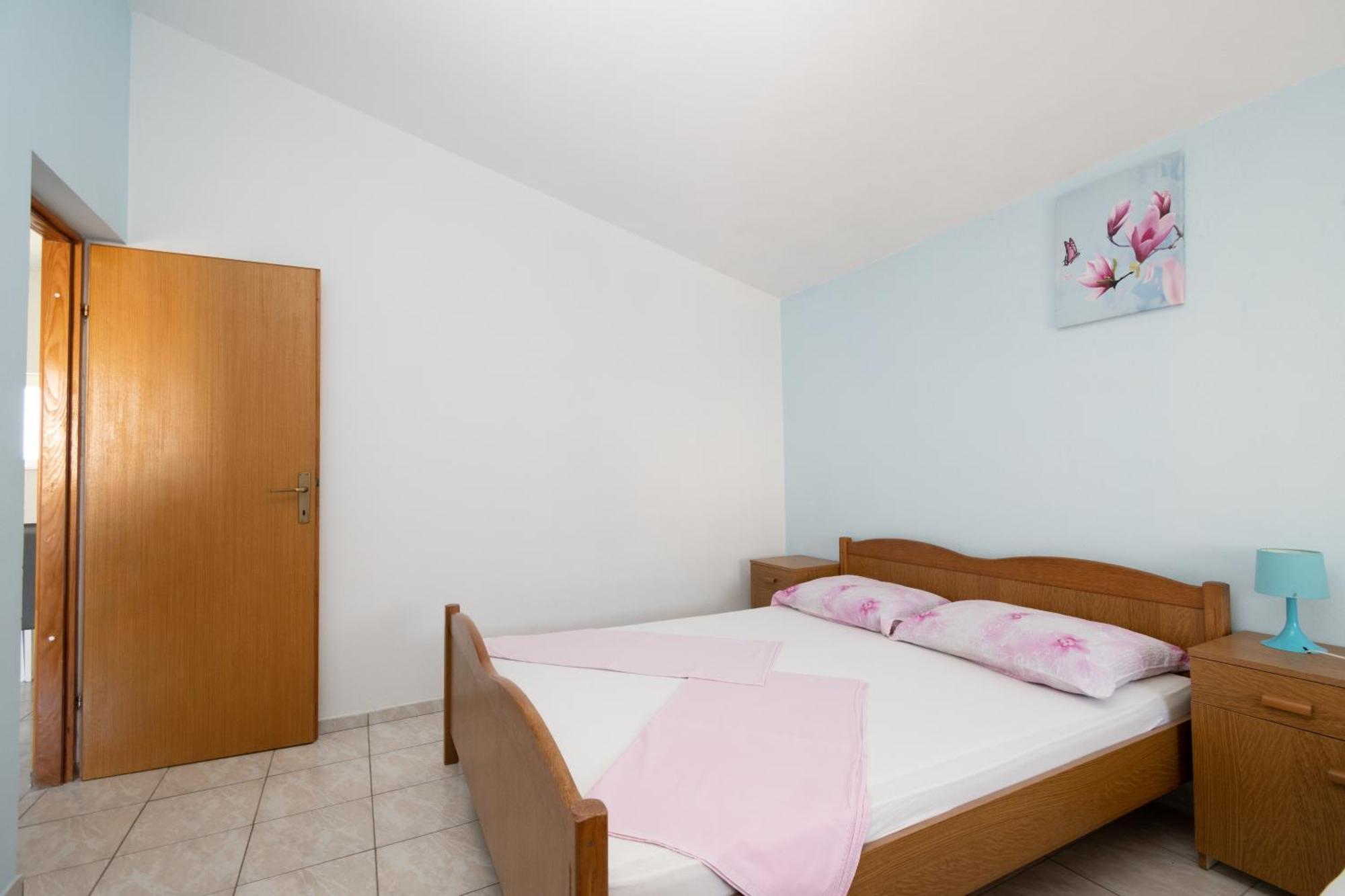 Apartment Isolated With A Parking Space - 20177 *