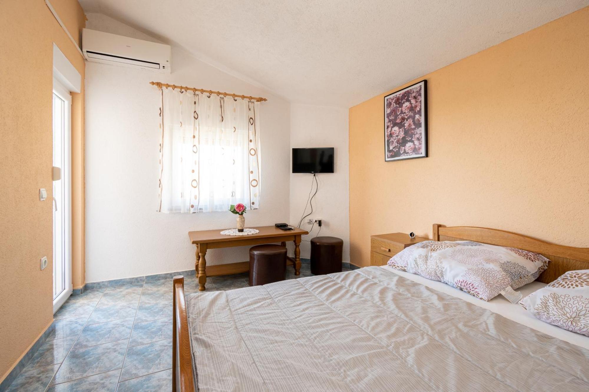Isolated With A Parking Space - 20177 Apartment